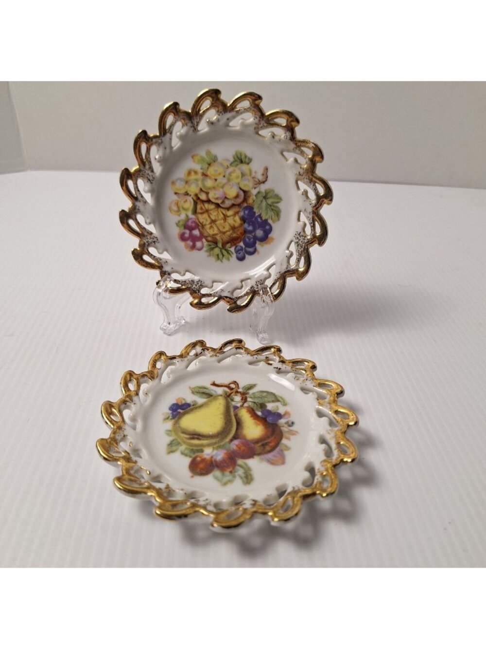 (2) VINTAGE HANDPAINTED PORCELAIN JAPAN RETICULATED LACE EDGE FRUIT THEME PLATES